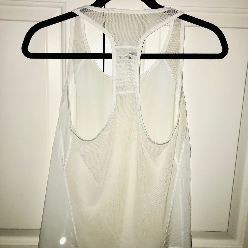 Lululemon White Tank Top (size 4)